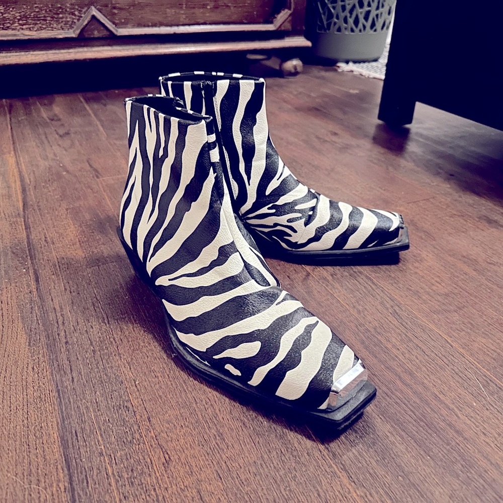Men’s Zebra Print Ankle Boots with Side Zipper Size 11
